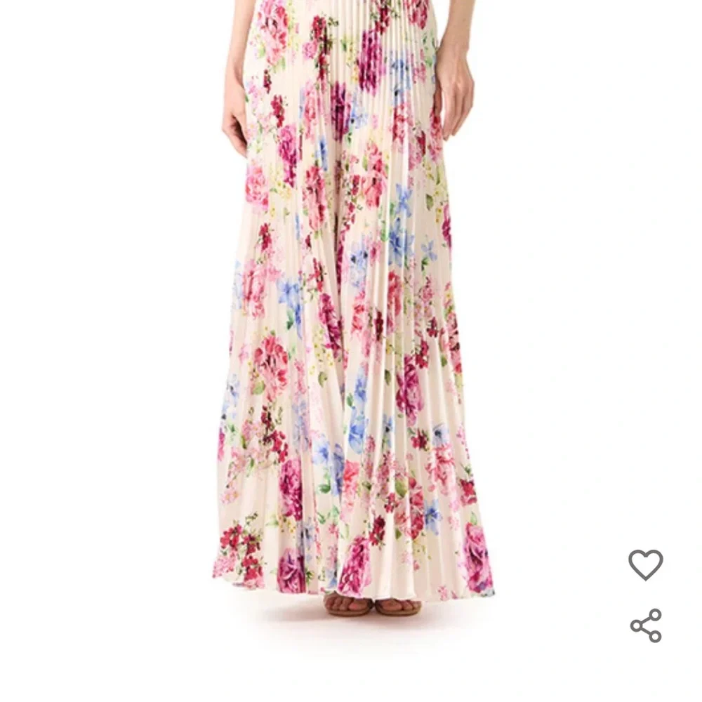 Monique Lhullier, satin “peony dream”strapless ball gown dress.  Size 8. - Picture 6 of 14